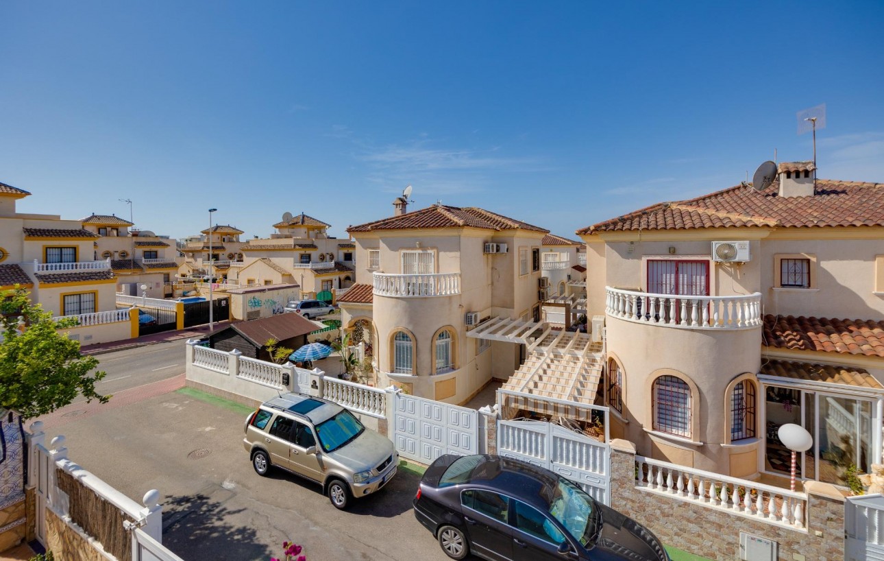 Resale - Chalet - Torrevieja - Aguas Nuevas