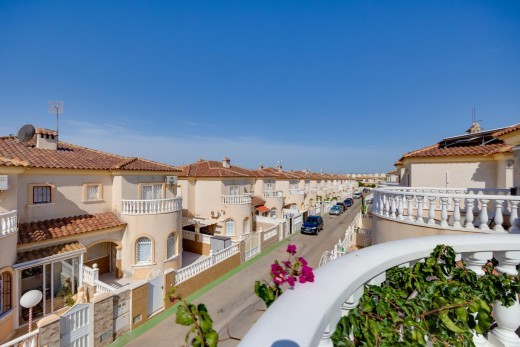 Resale - Chalet - Torrevieja - Aguas Nuevas