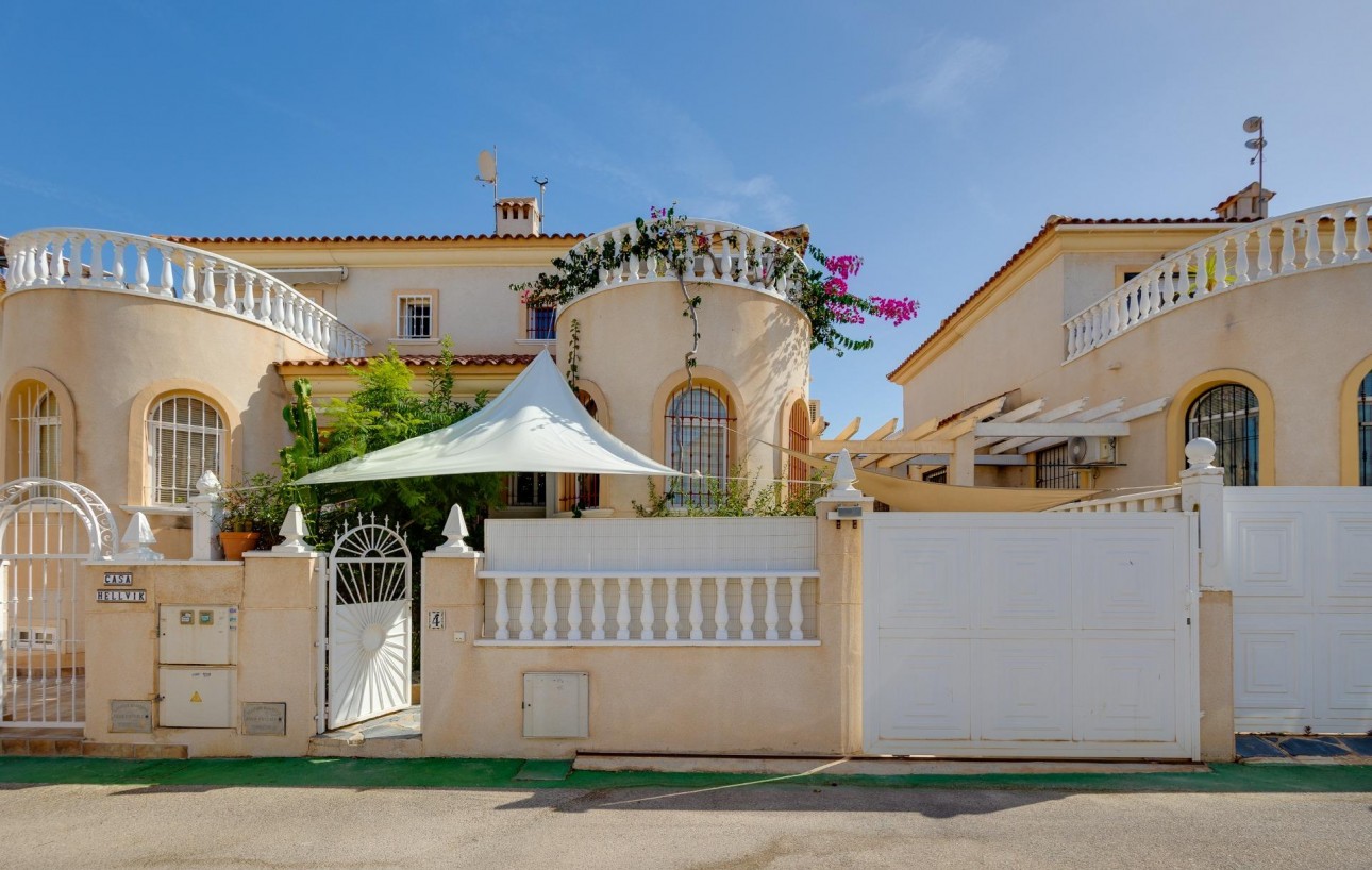 Resale - Chalet - Torrevieja - Aguas Nuevas