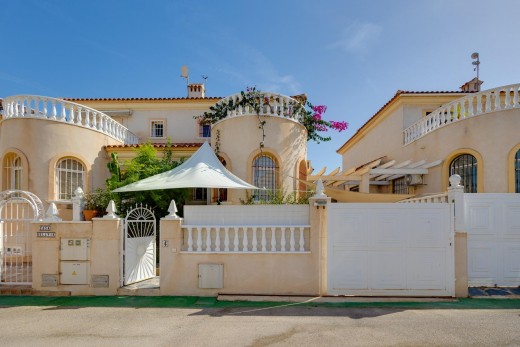 Resale - Chalet - Torrevieja - Aguas Nuevas