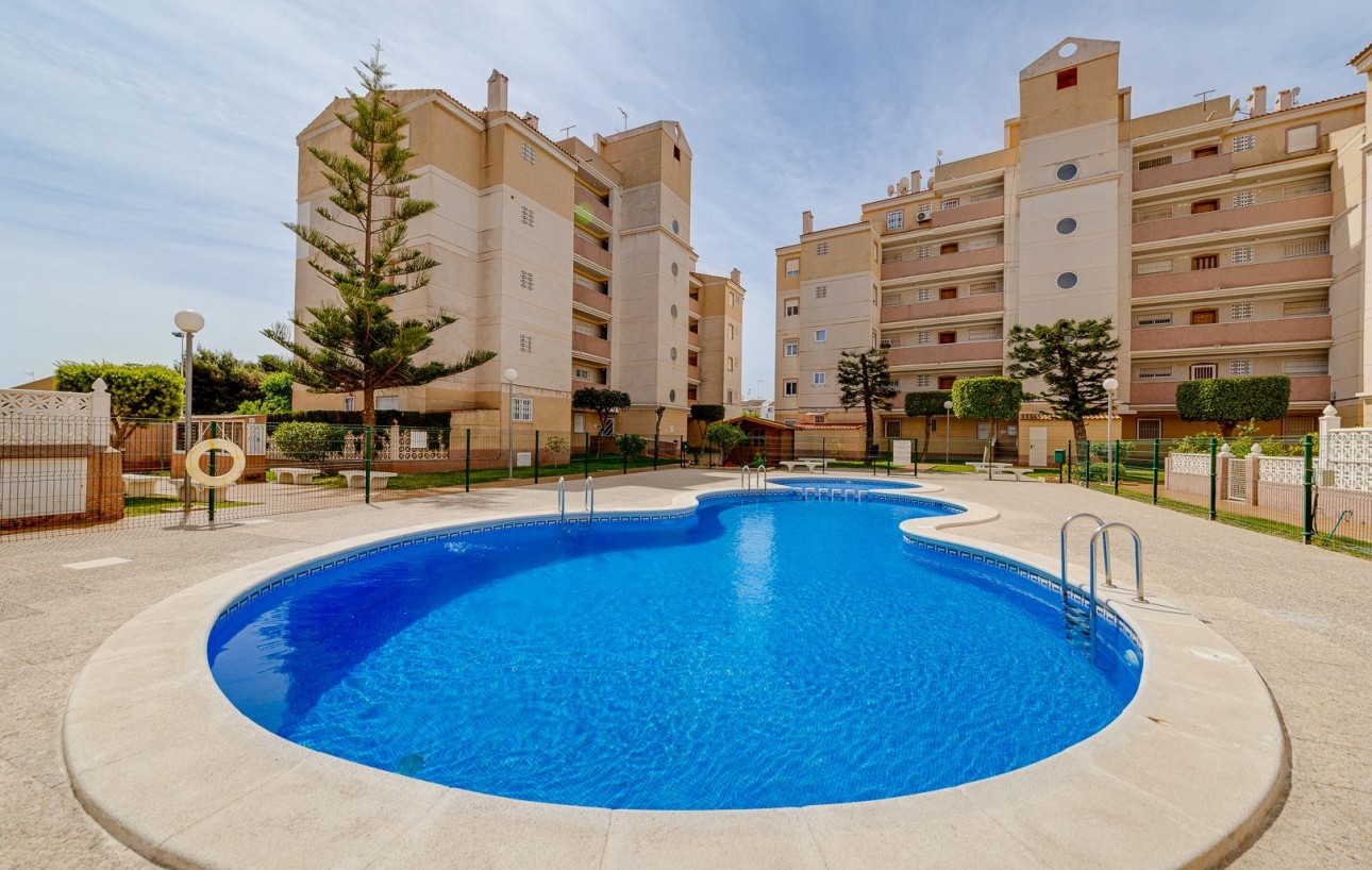 Sale - Apartment - Torrevieja - Calas blanca