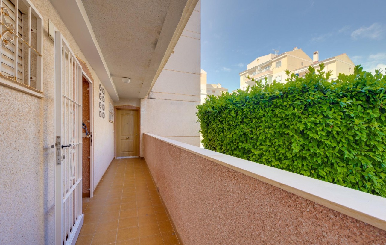 Sale - Apartment - Torrevieja - Calas blanca