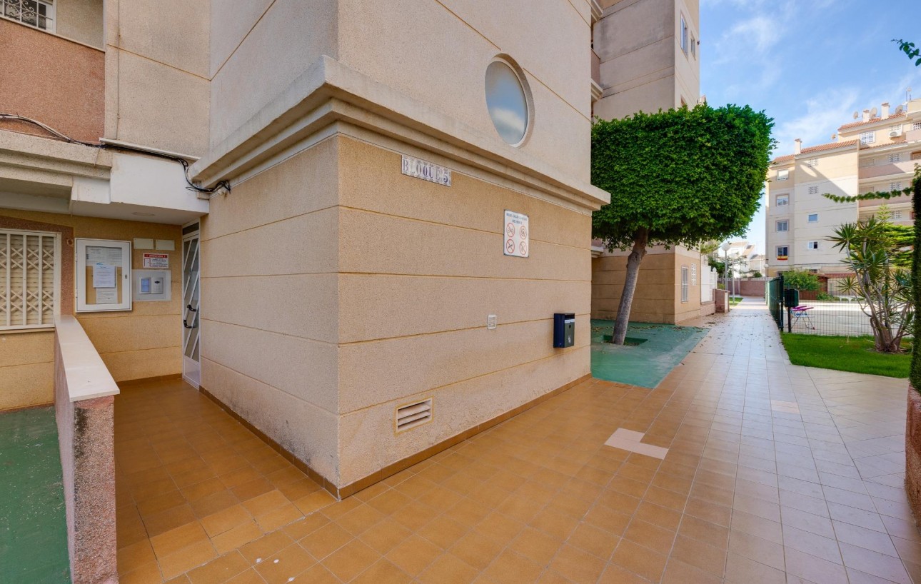 Sale - Apartment - Torrevieja - Calas blanca