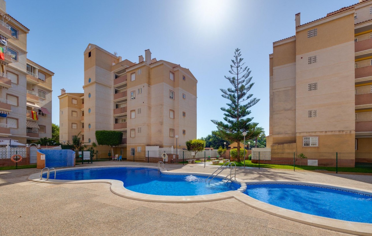 Sale - Apartment - Torrevieja - Calas blanca