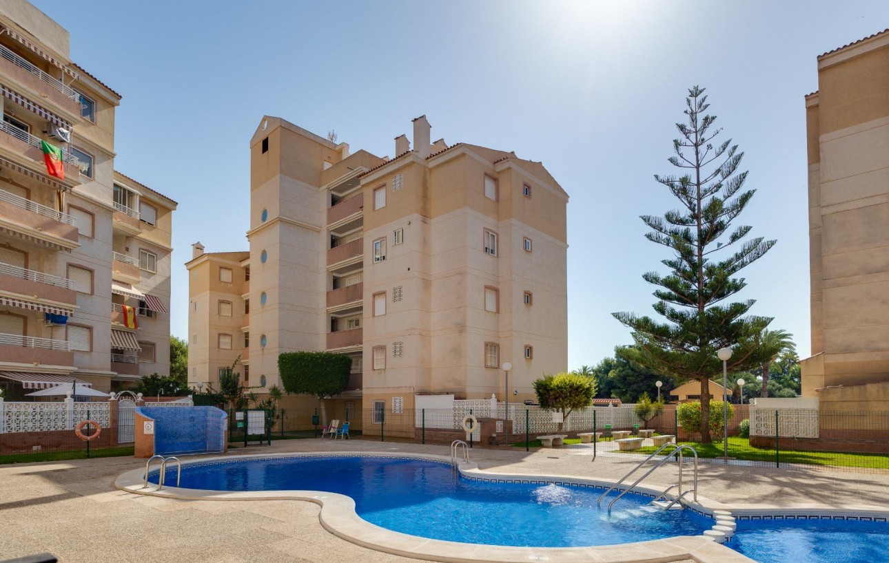 Sale - Apartment - Torrevieja - Calas blanca