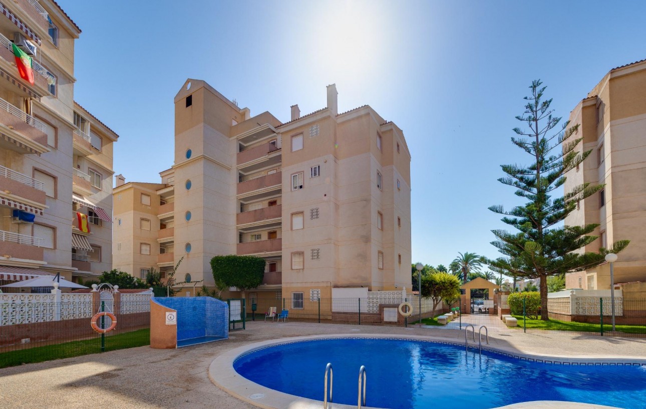 Sale - Apartment - Torrevieja - Calas blanca