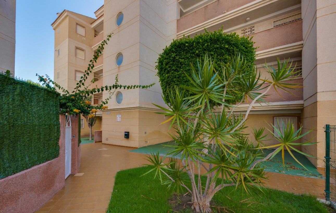 Sale - Apartment - Torrevieja - Calas blanca