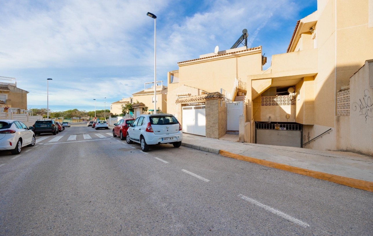 Resale - Garage - Torrevieja - Aguas Nuevas