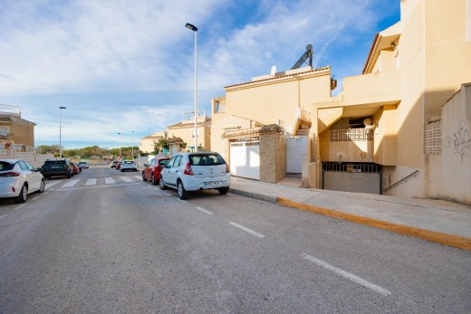 Resale - Garage - Torrevieja - Aguas Nuevas