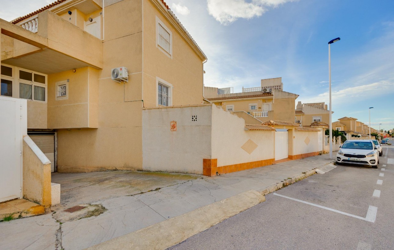 Resale - Garage - Torrevieja - Aguas Nuevas