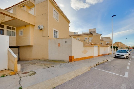 Resale - Garage - Torrevieja - Aguas Nuevas