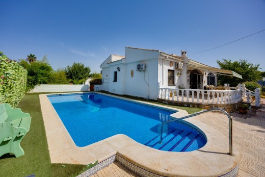 Resale - Chalet - Torrevieja - La Siesta - El Salado - Torreta