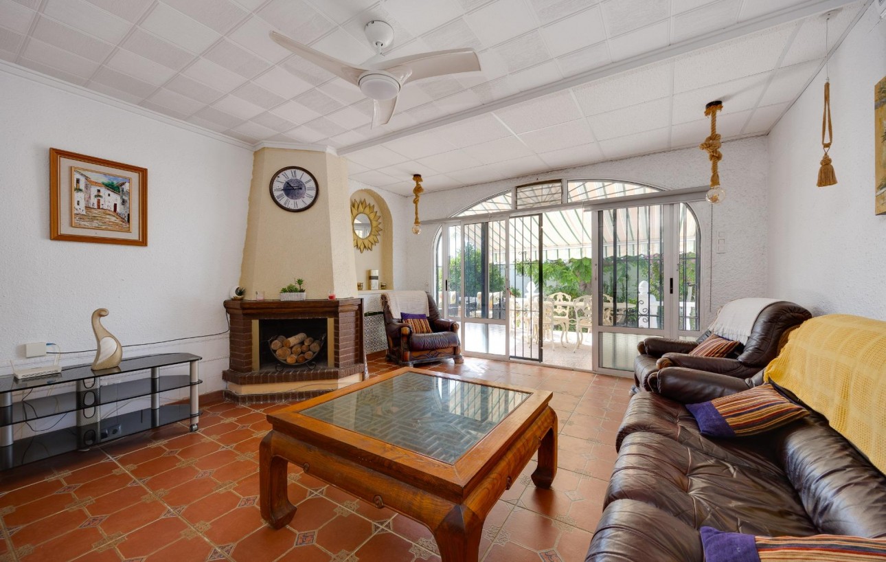 Resale - Chalet - Torrevieja - La Siesta - El Salado - Torreta