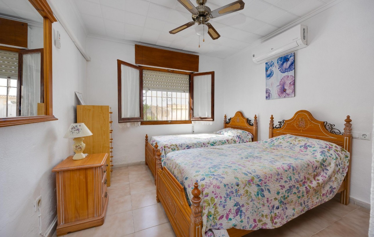 Resale - Chalet - Torrevieja - La Siesta - El Salado - Torreta