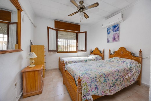 Resale - Chalet - Torrevieja - La Siesta - El Salado - Torreta