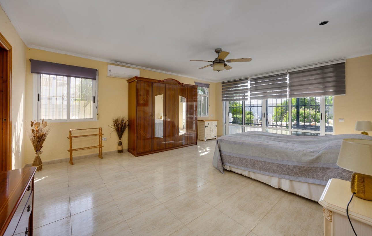 Resale - Chalet - Torrevieja - La Siesta - El Salado - Torreta