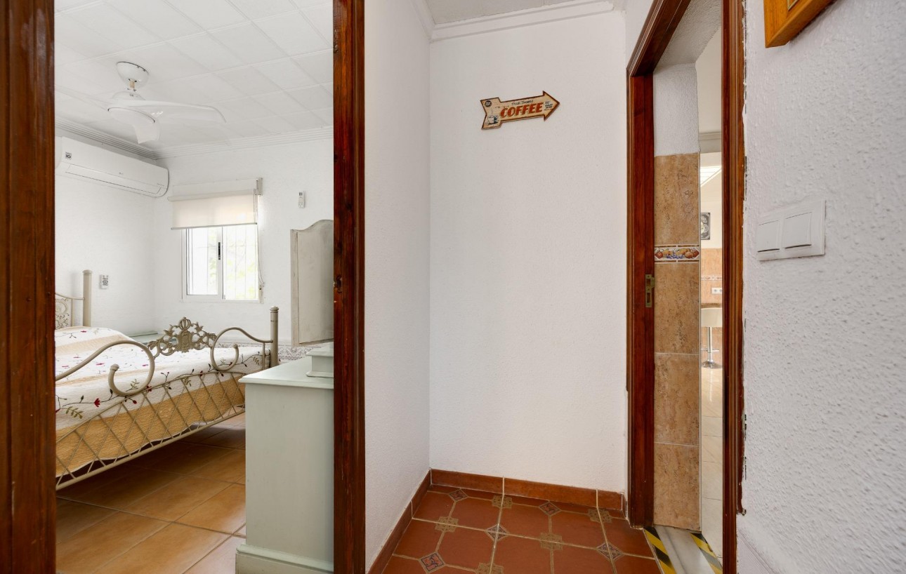 Resale - Chalet - Torrevieja - La Siesta - El Salado - Torreta