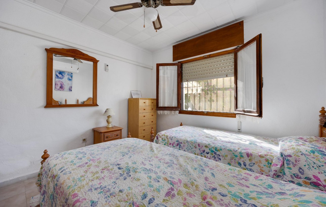 Resale - Chalet - Torrevieja - La Siesta - El Salado - Torreta