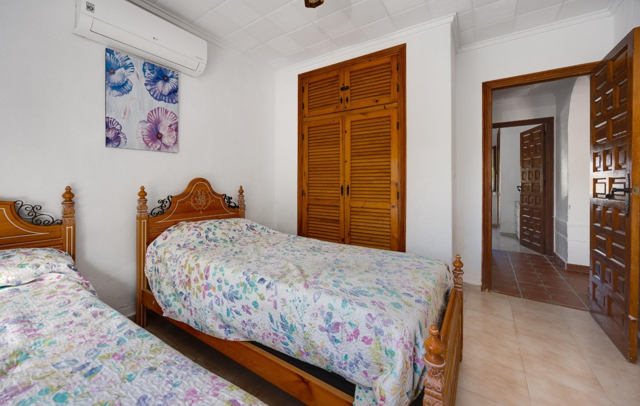 Resale - Chalet - Torrevieja - La Siesta - El Salado - Torreta