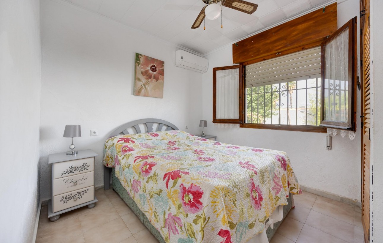 Resale - Chalet - Torrevieja - La Siesta - El Salado - Torreta
