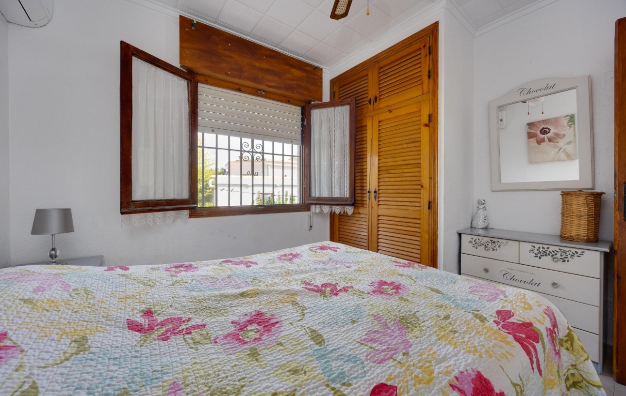 Resale - Chalet - Torrevieja - La Siesta - El Salado - Torreta