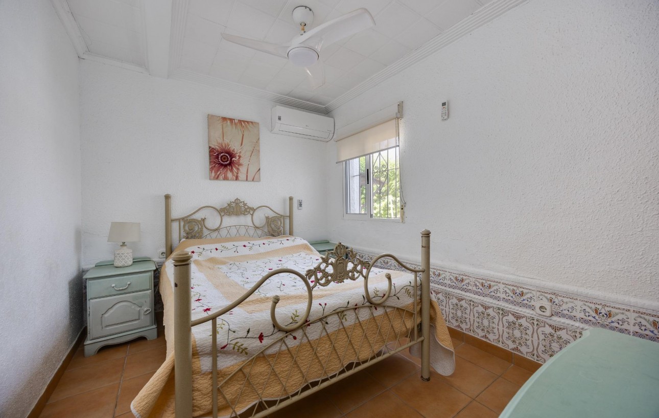 Resale - Chalet - Torrevieja - La Siesta - El Salado - Torreta
