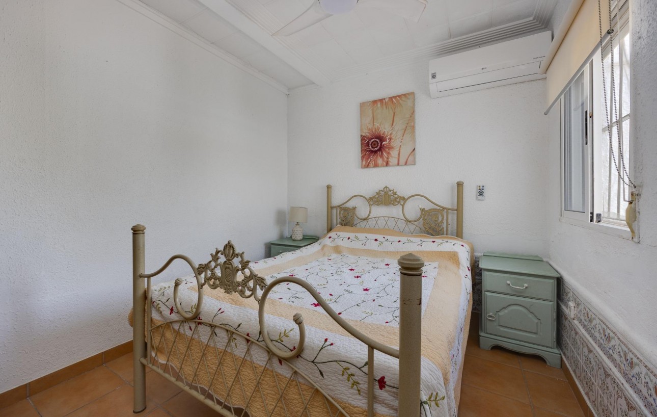 Resale - Chalet - Torrevieja - La Siesta - El Salado - Torreta