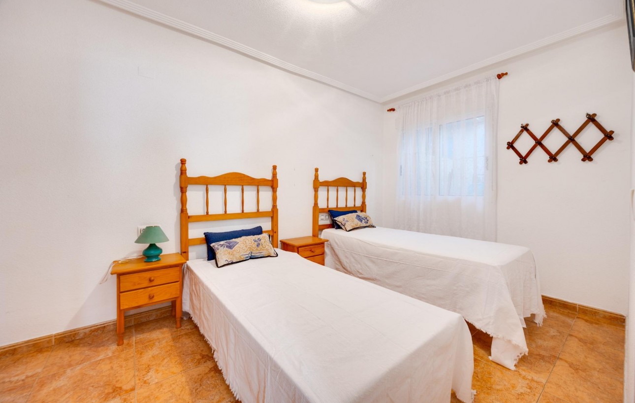 Resale - Bungalow Planta Baja - Torrevieja - Centro