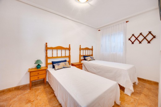 Resale - Bungalow Planta Baja - Torrevieja - Centro
