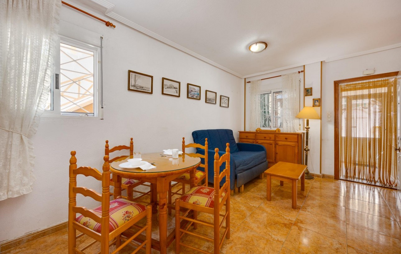 Resale - Bungalow Planta Baja - Torrevieja - Centro