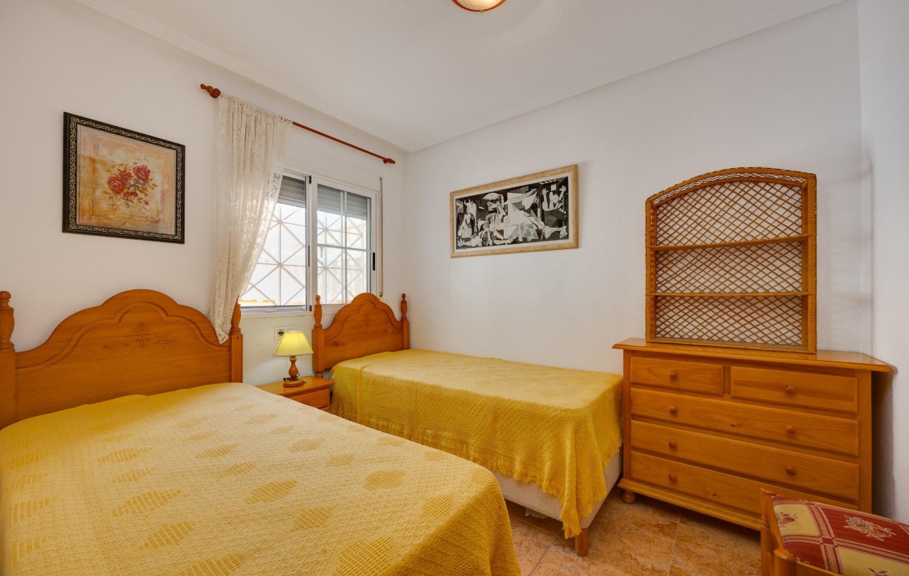 Resale - Bungalow Planta Baja - Torrevieja - Centro