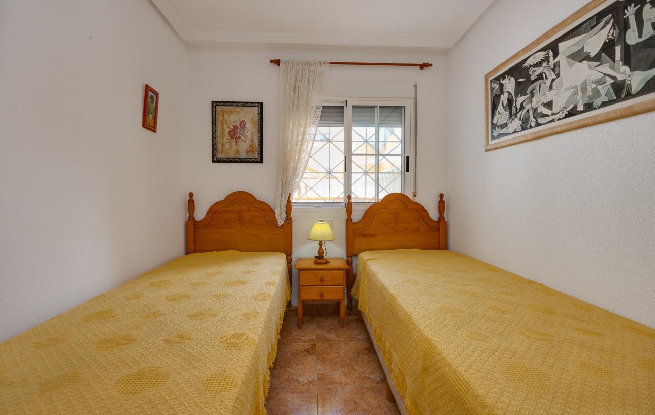 Resale - Bungalow Planta Baja - Torrevieja - Centro