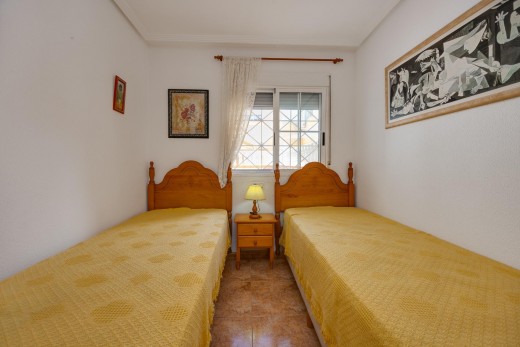 Resale - Bungalow Planta Baja - Torrevieja - Centro