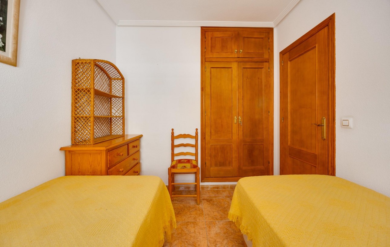 Resale - Bungalow Planta Baja - Torrevieja - Centro