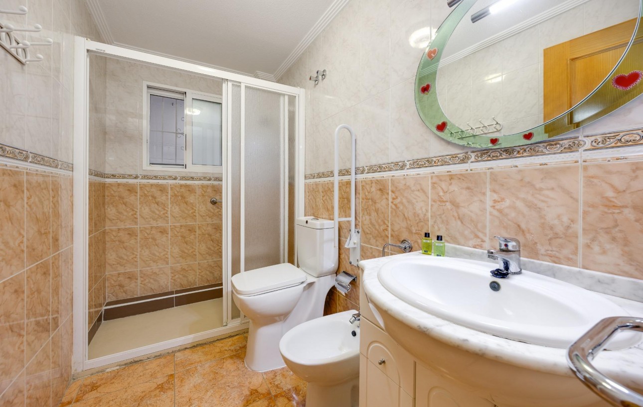 Resale - Bungalow Planta Baja - Torrevieja - Centro