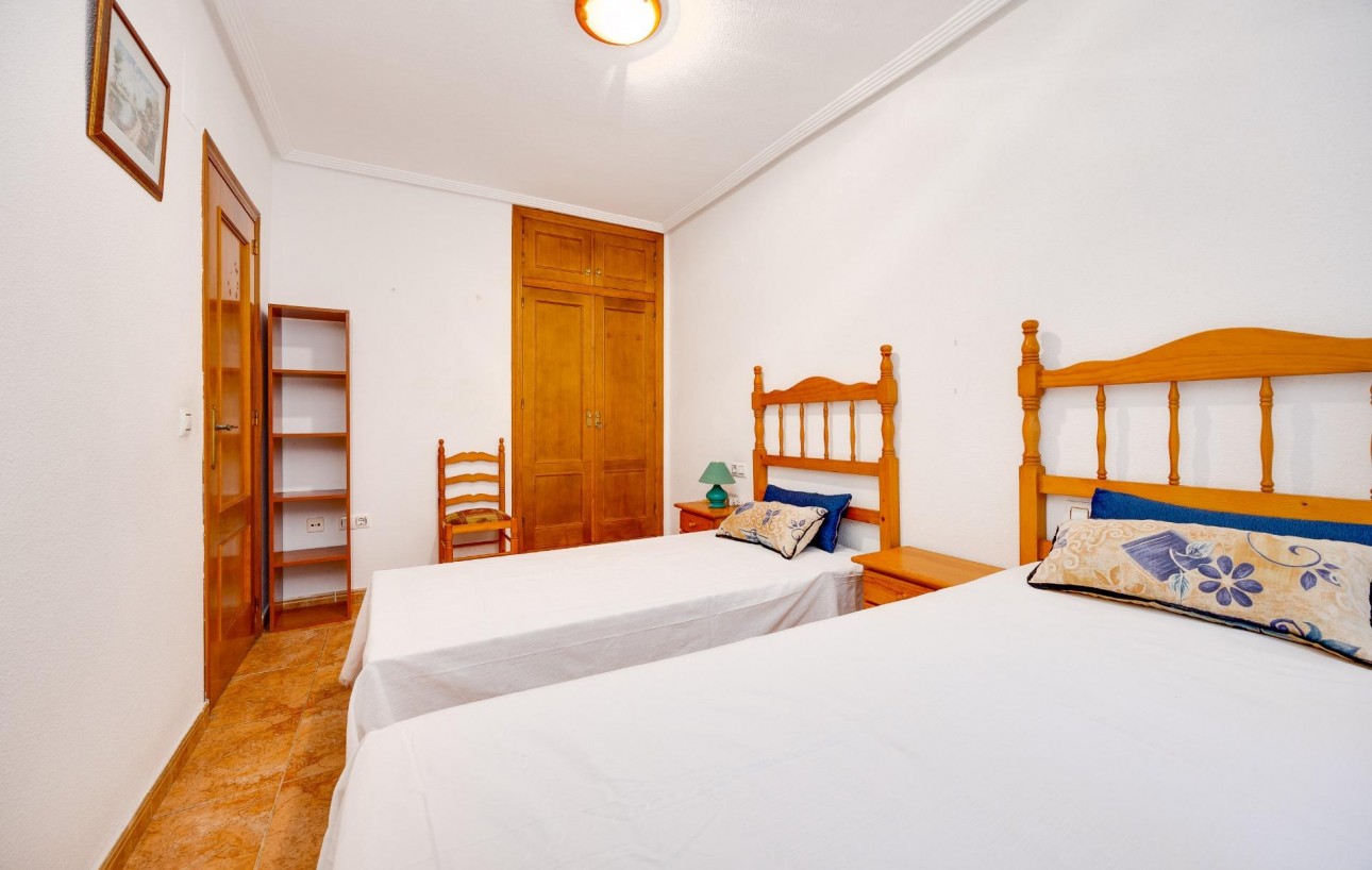 Resale - Bungalow Planta Baja - Torrevieja - Centro