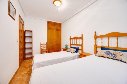 Resale - Bungalow Planta Baja - Torrevieja - Centro