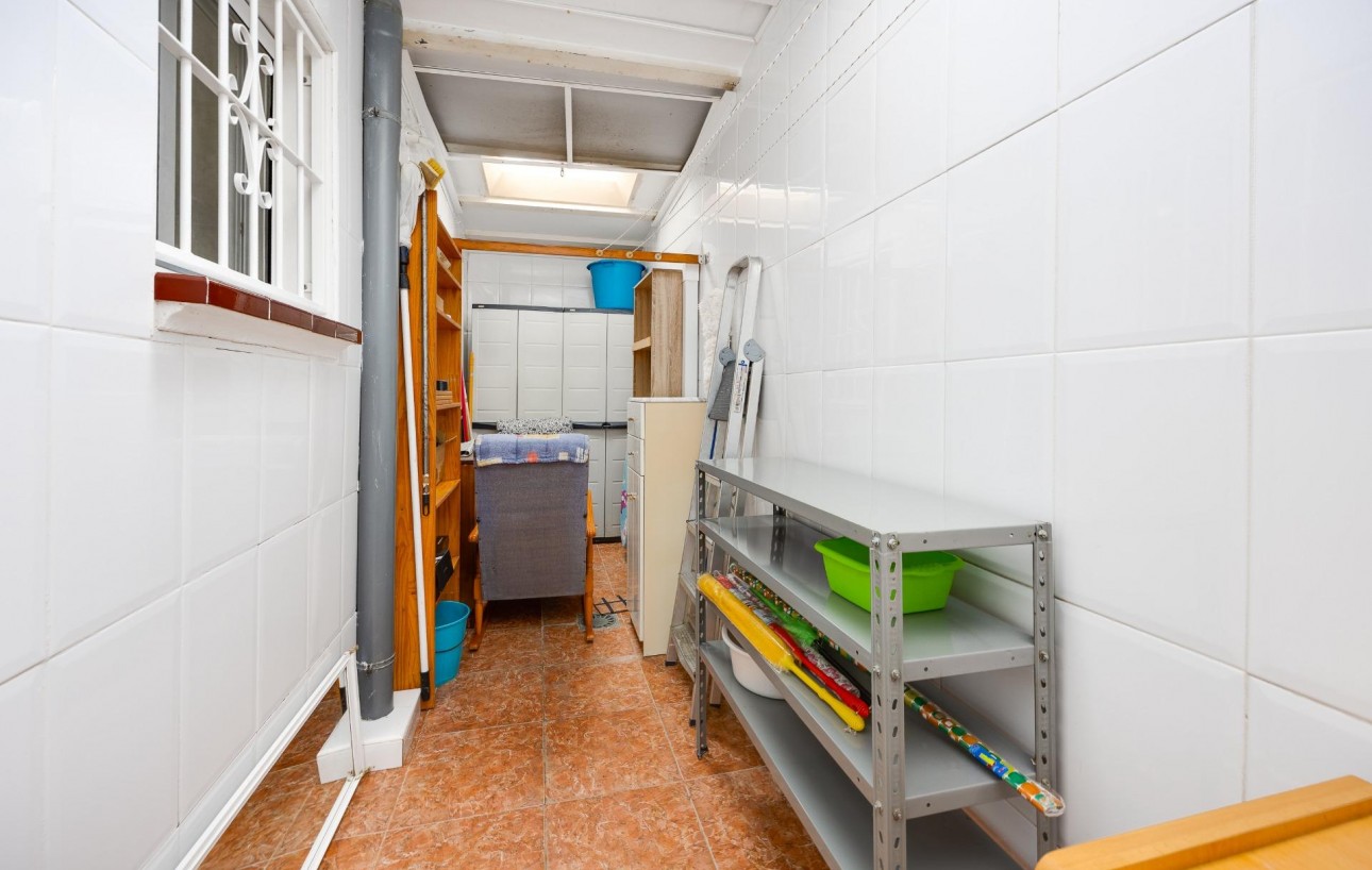 Resale - Bungalow Planta Baja - Torrevieja - Centro