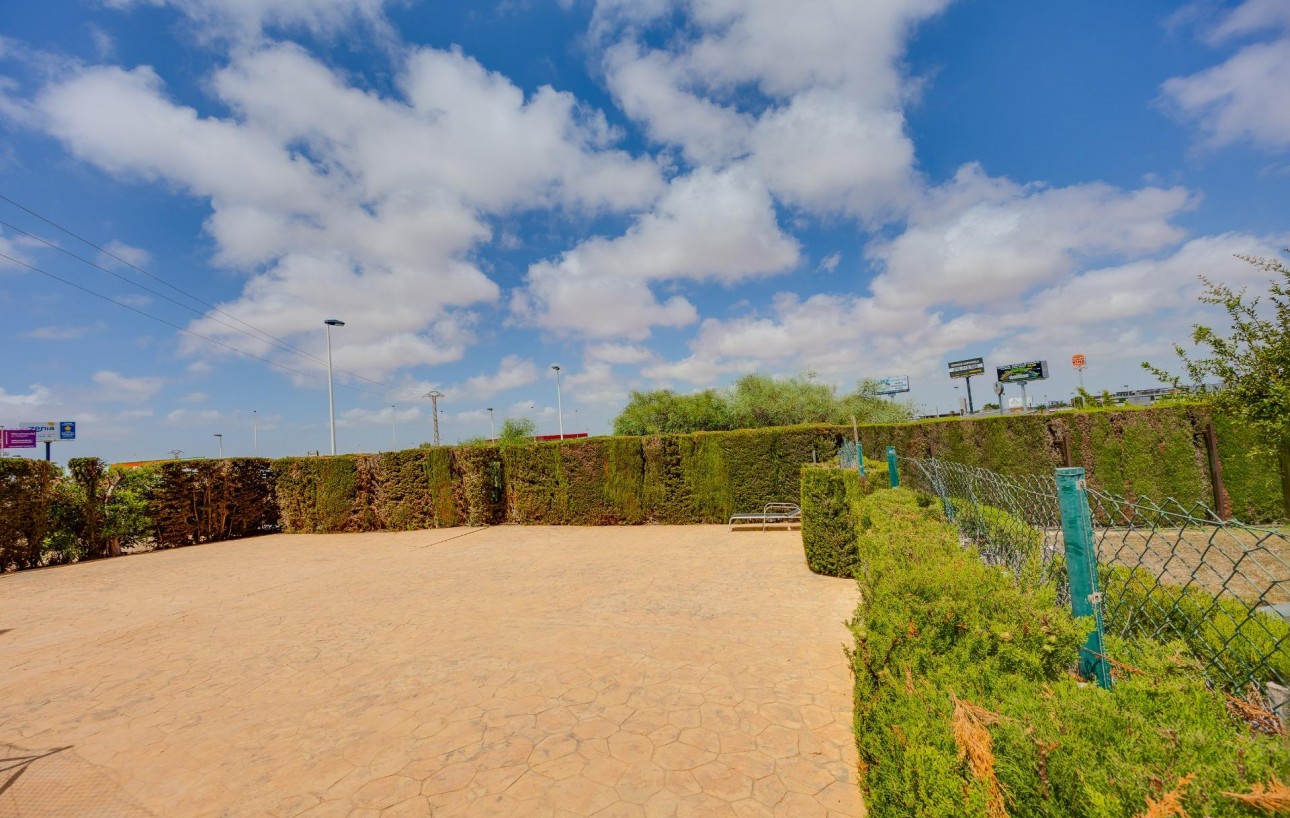 Resale - Bungalow Planta Baja - Torrevieja - Centro