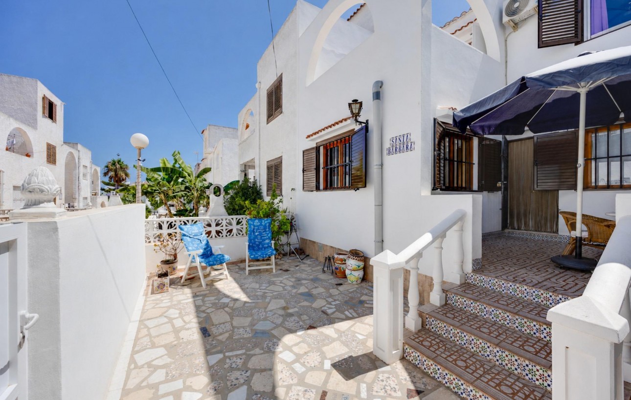 Resale - Chalet - Torrevieja - Calas blanca