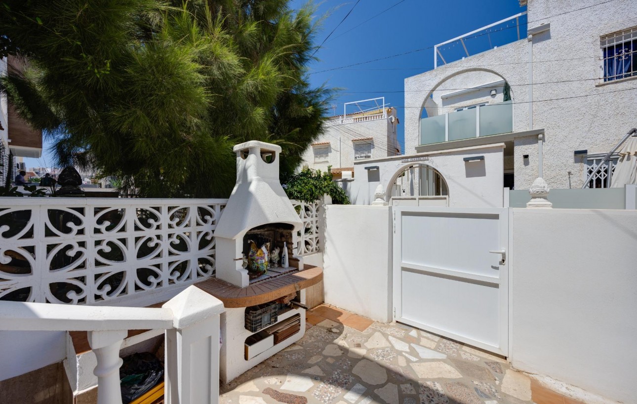 Resale - Chalet - Torrevieja - Calas blanca