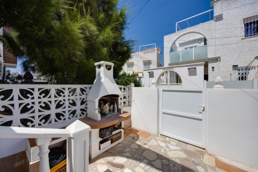 Resale - Chalet - Torrevieja - Calas blanca