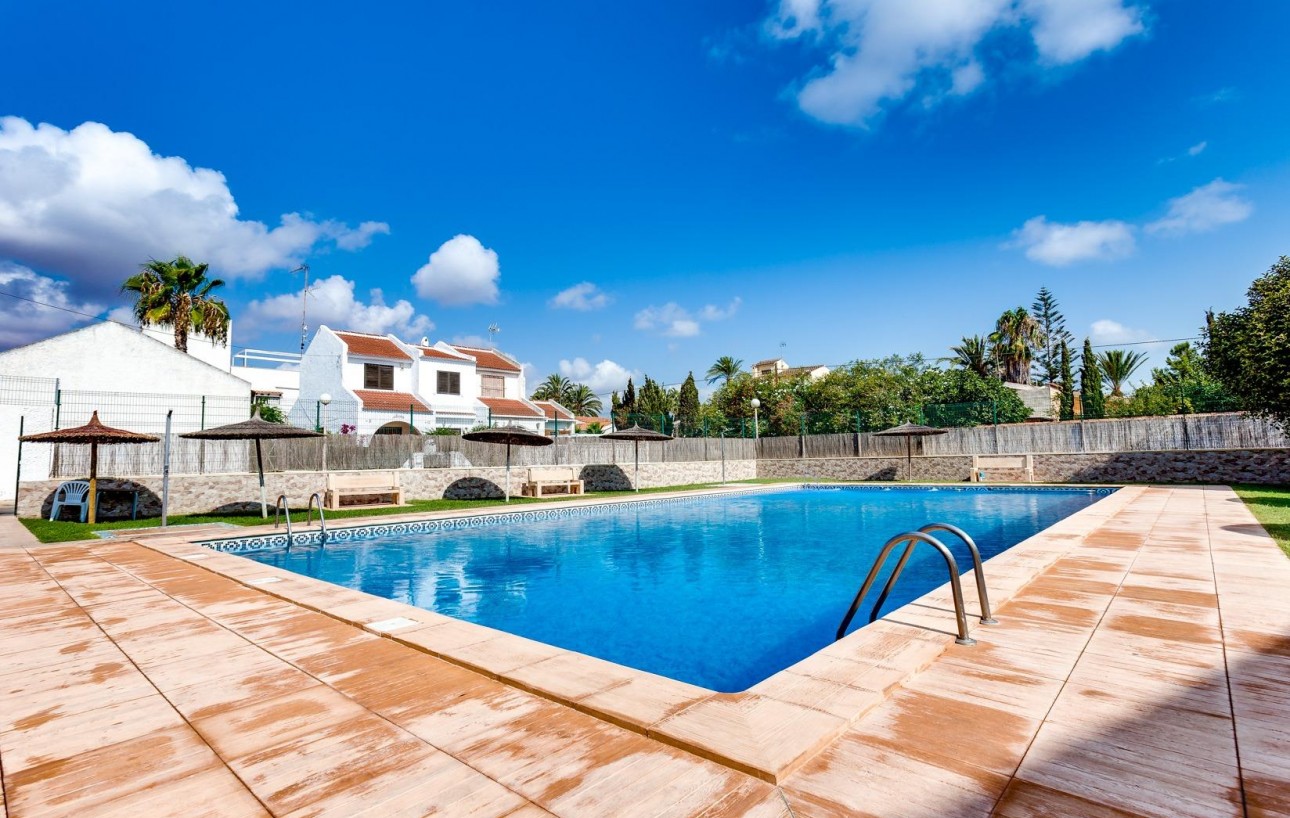 Resale - Chalet - Torrevieja - Calas blanca