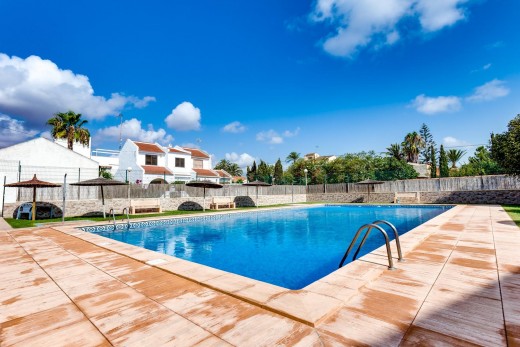 Resale - Chalet - Torrevieja - Calas blanca