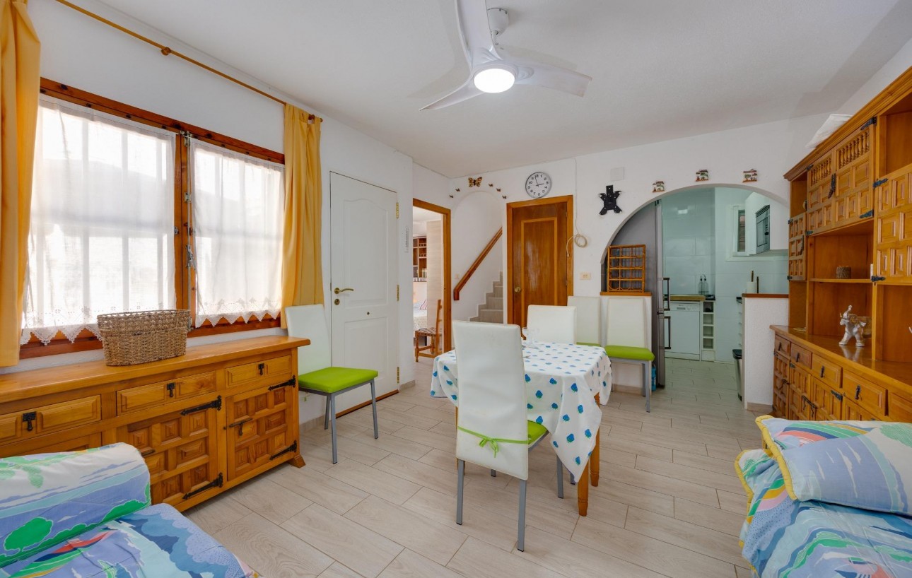 Resale - Chalet - Torrevieja - Calas blanca