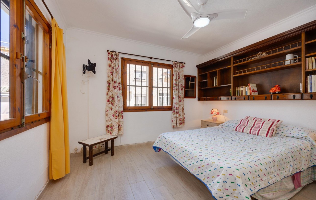 Resale - Chalet - Torrevieja - Calas blanca