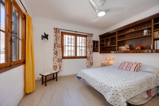 Resale - Chalet - Torrevieja - Calas blanca