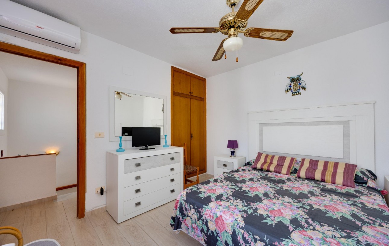 Resale - Chalet - Torrevieja - Calas blanca