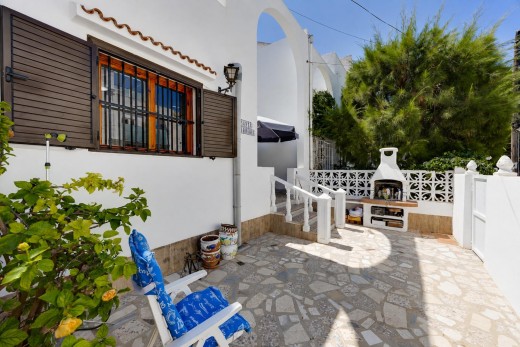 Resale - Chalet - Torrevieja - Calas blanca