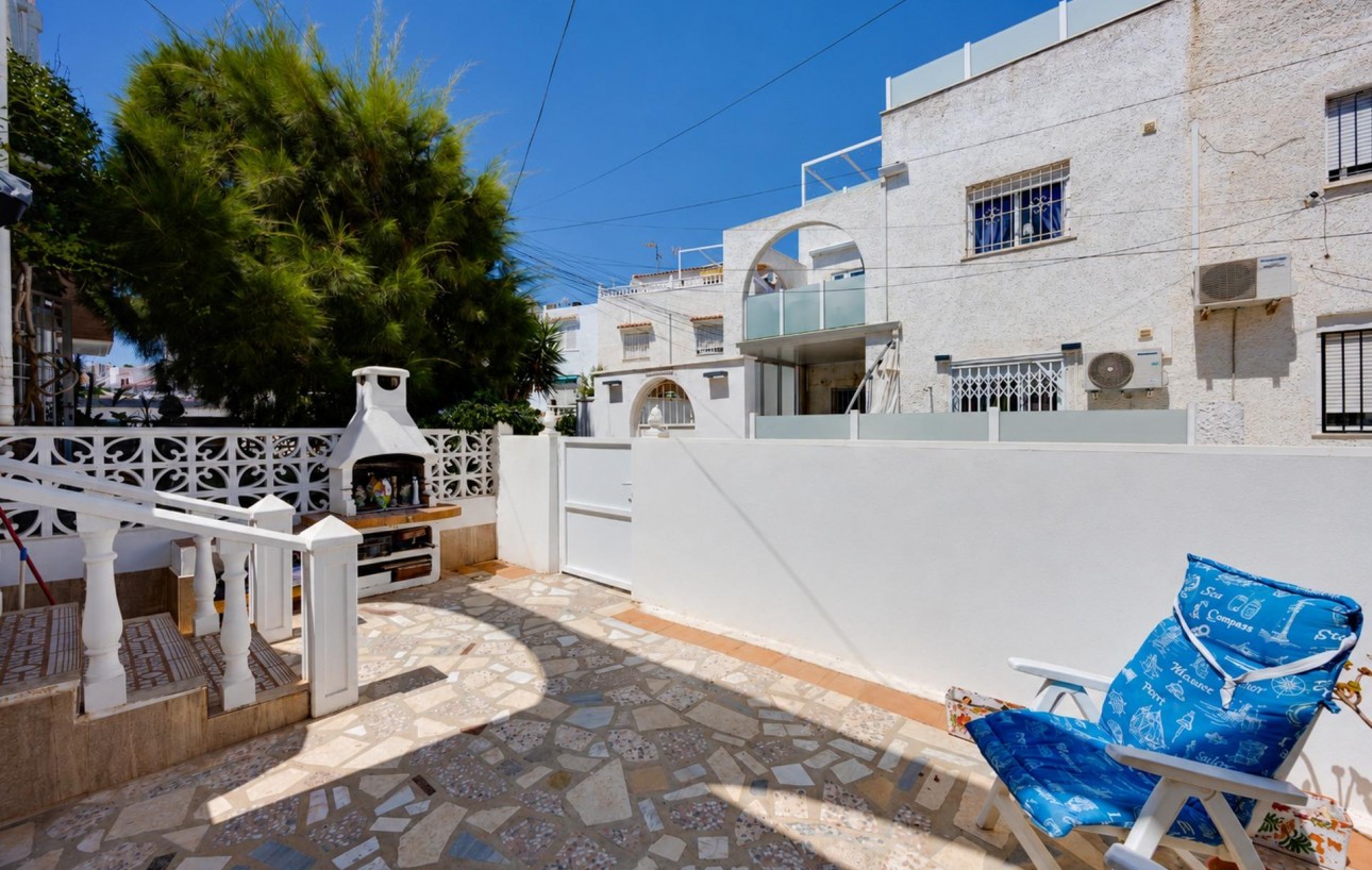 Resale - Chalet - Torrevieja - Calas blanca
